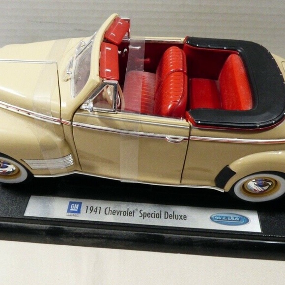 Welly 1941 Chevy Special Deluxe convertible die cast metal model car - Picture 2 of 12